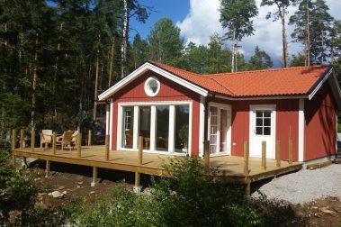 Skogsstugan bygge av altan